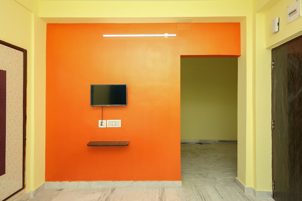 Om Shanti Guest House - Near Ruby General Hospital & Science City