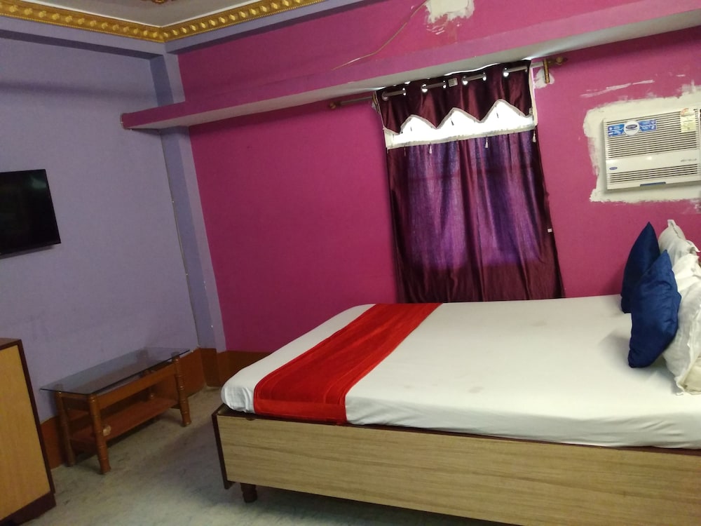 Om Shanti Guest House - Near Ruby General Hospital & Science City