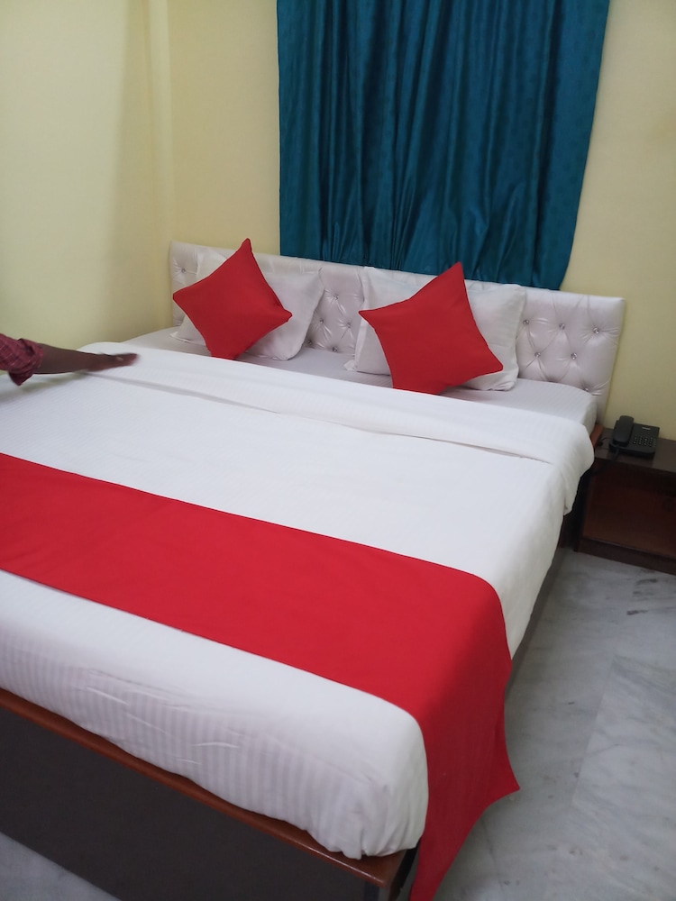 Om Shanti Guest House - Near Ruby General Hospital & Science City