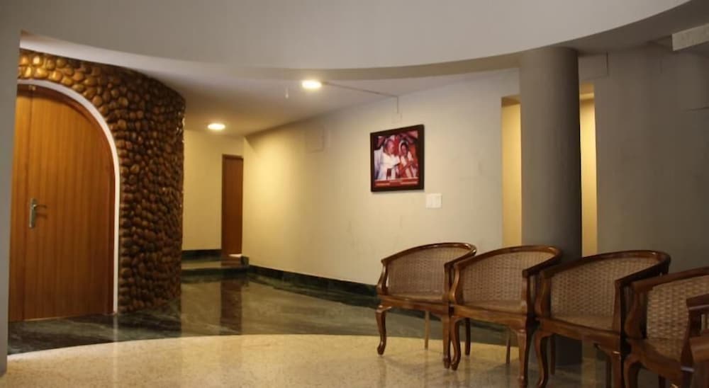 Hanu Reddy Residences Poes Garden