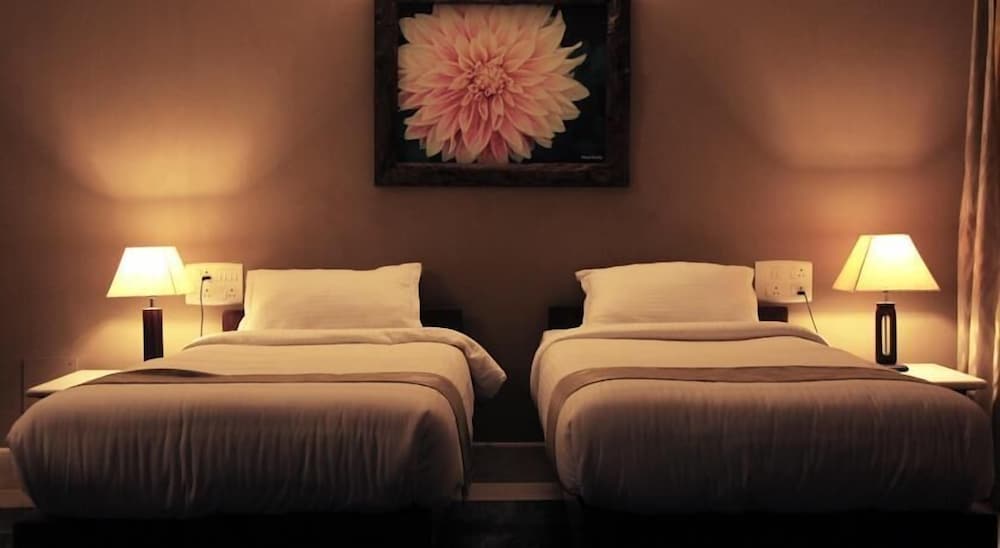 Hanu Reddy Residences Poes Garden