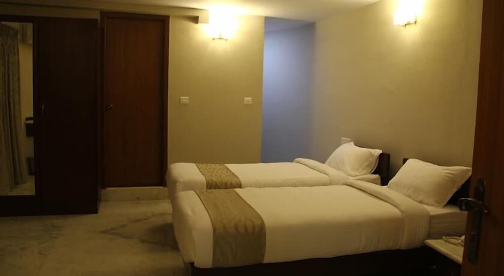 Hanu Reddy Residences Poes Garden
