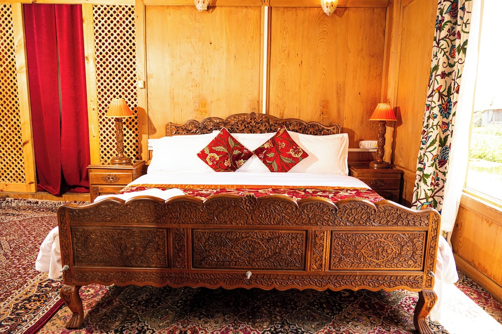 Houseboat New Golden Flower