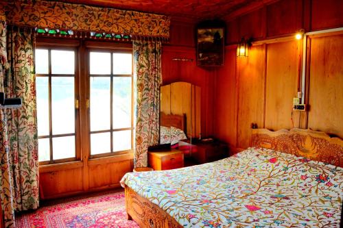 Houseboat New Golden Flower