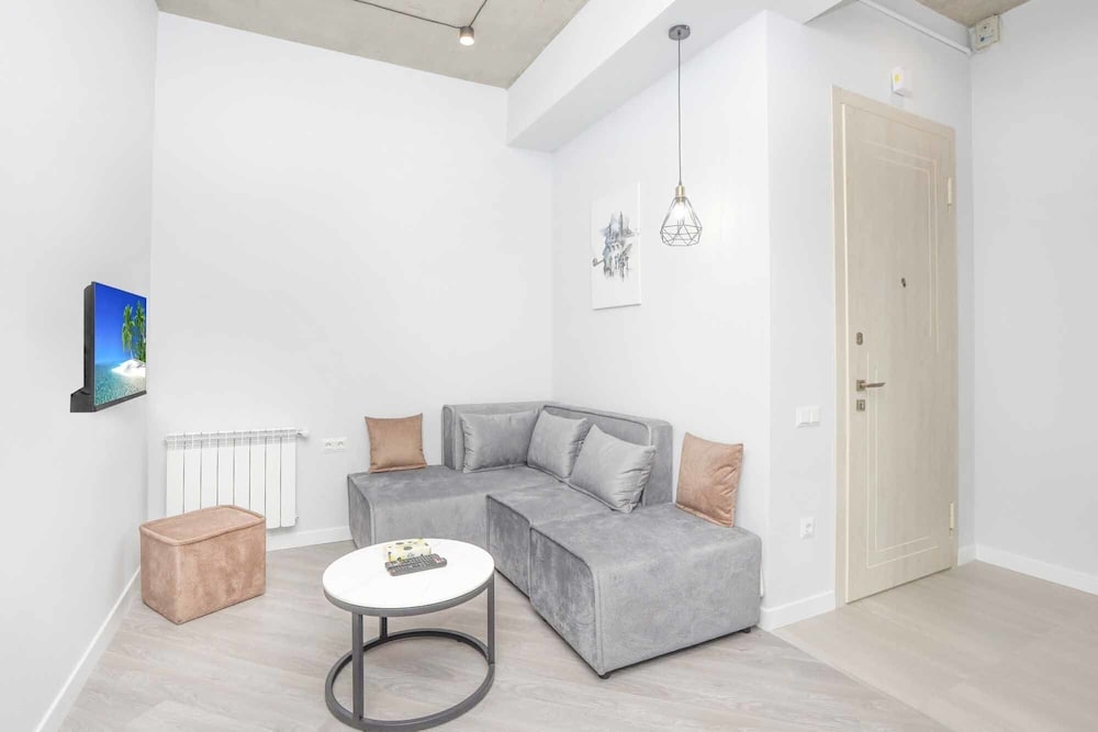 Stay inn on Amiryan 26/4