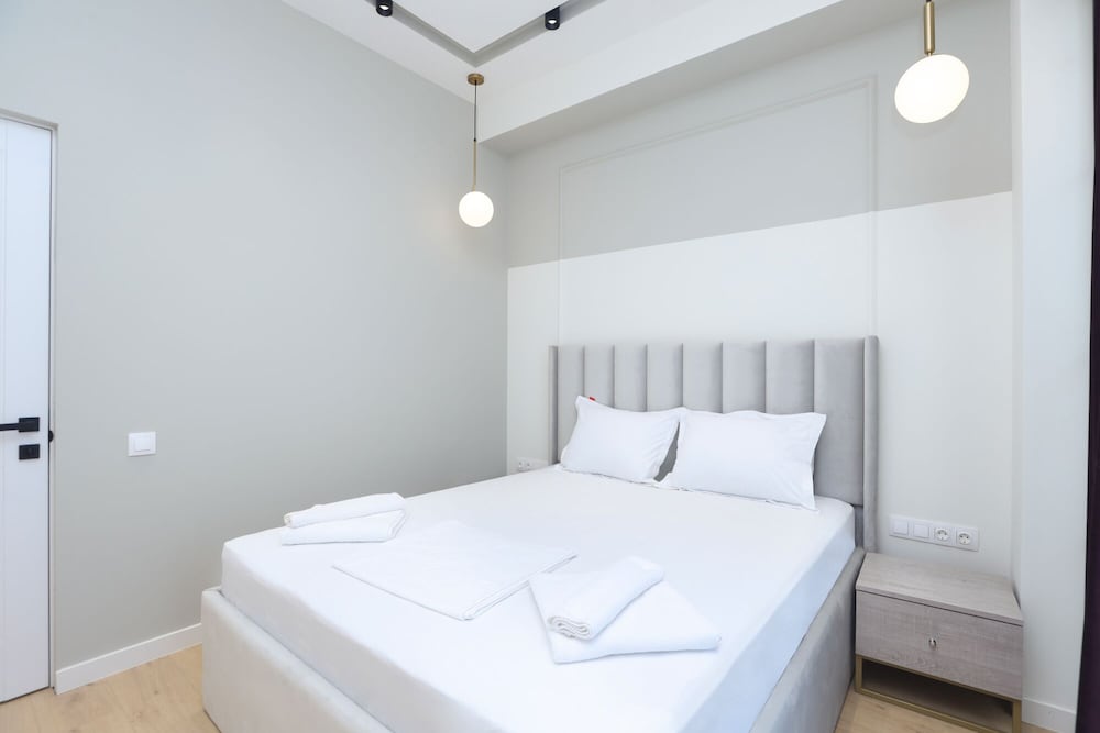 Stay inn on Amiryan 26/4