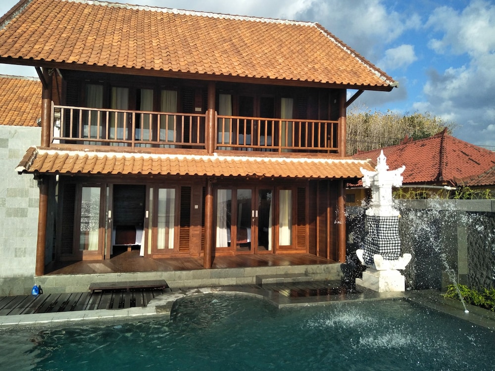 Waterside Inn Nusa Penida