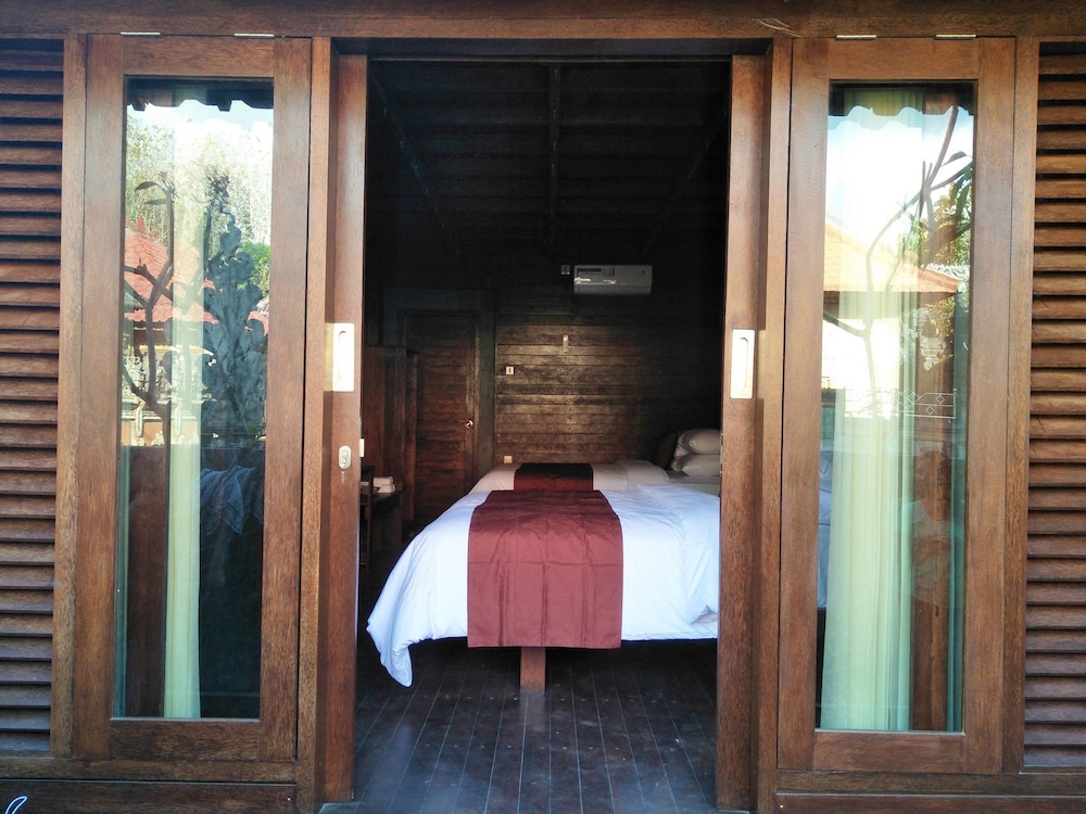 Waterside Inn Nusa Penida