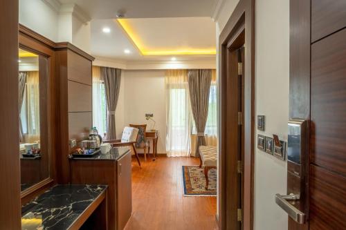 Hotel Gyalpo Residency - A Mountain View Luxury Hotel in Leh