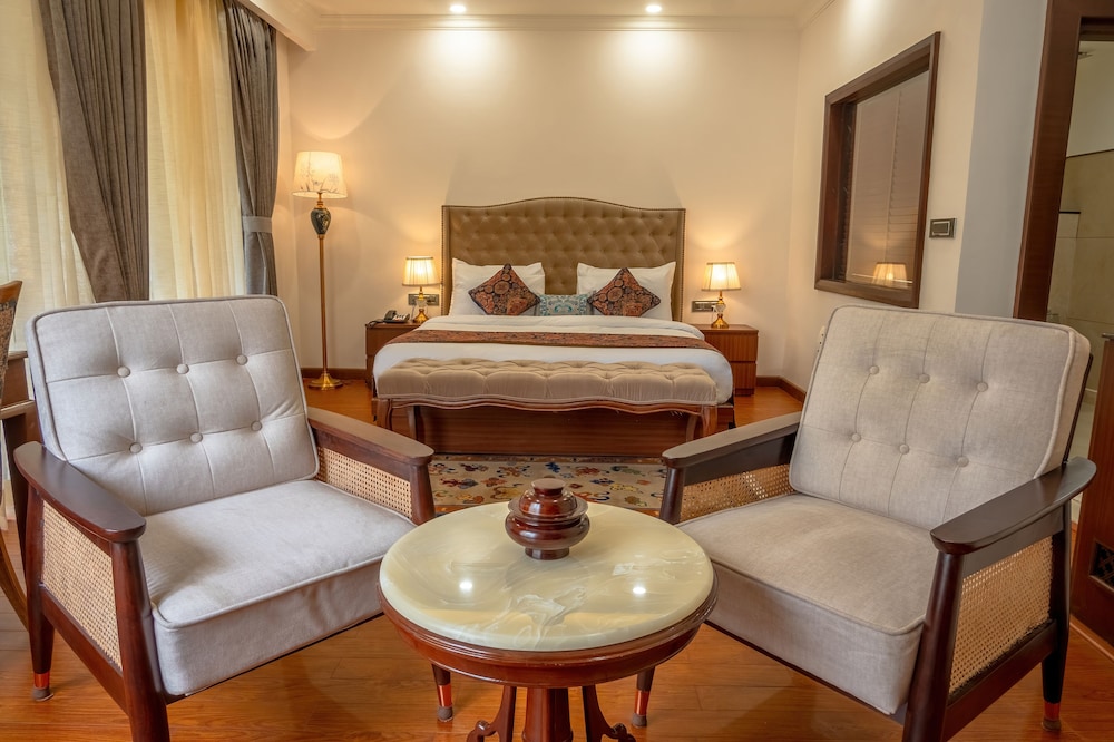 Hotel Gyalpo Residency - A Mountain View Luxury Hotel in Leh