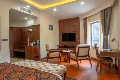Hotel Gyalpo Residency - A Mountain View Luxury Hotel in Leh