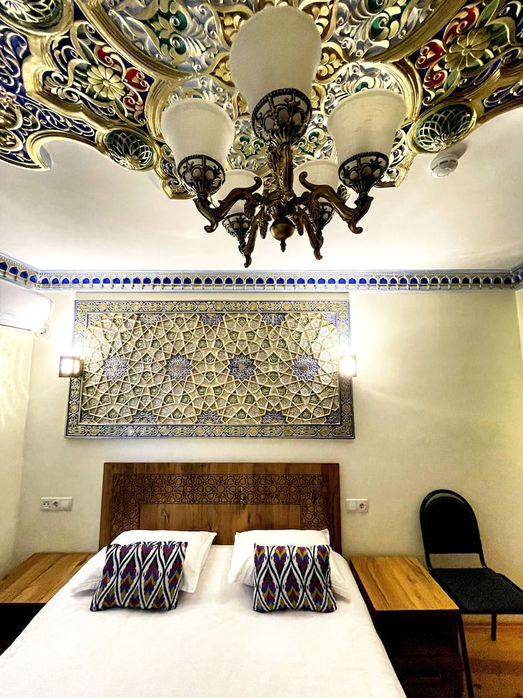 Bobosh Hotel