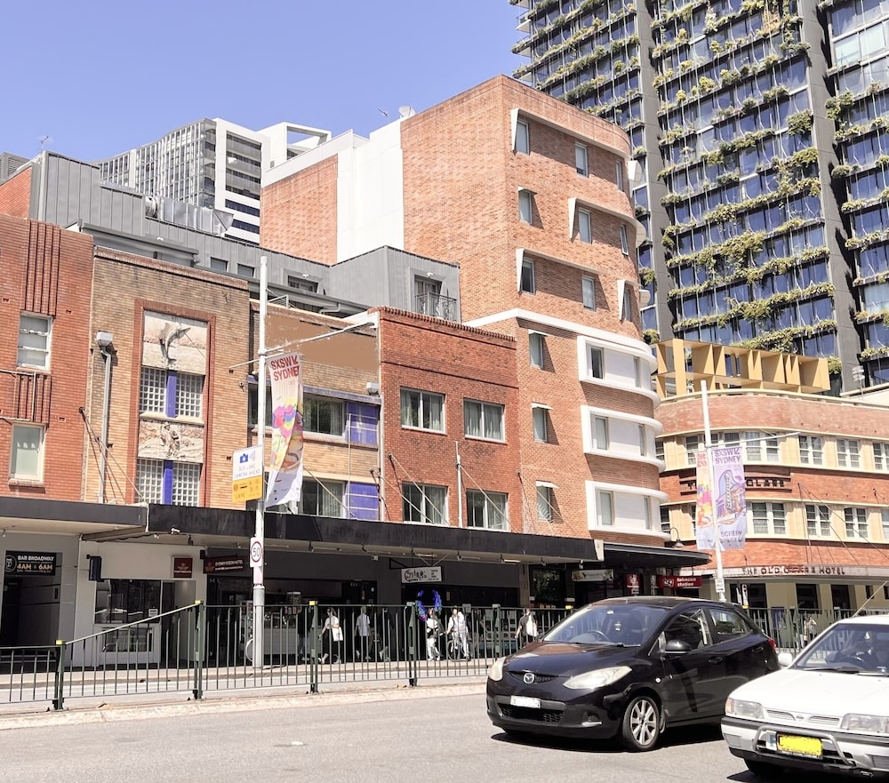 Sydney Riseon Hotel