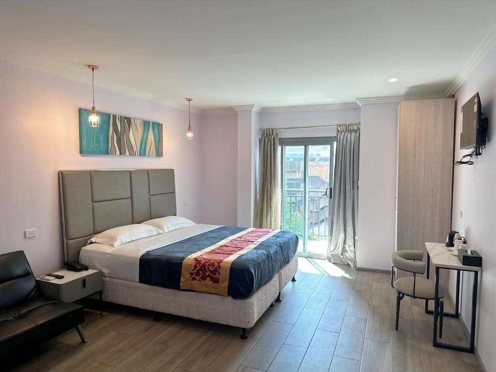 Sydney Riseon Hotel