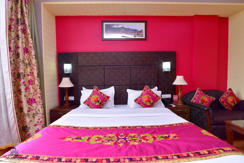 Hotel The Grand Mamta