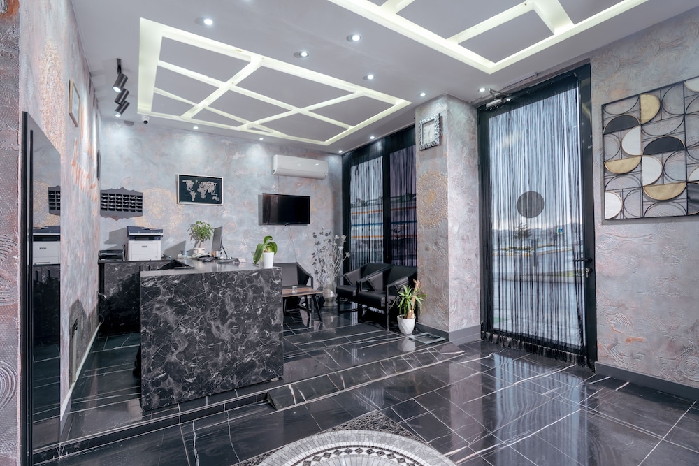 Melanj Airport Hotel