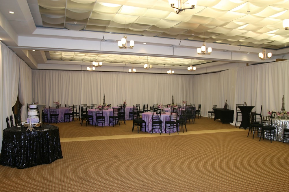 Holiday Inn Macon North by IHG