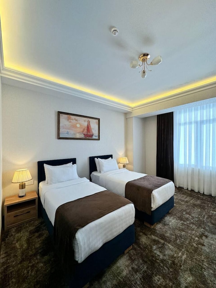 Garnet Hotel