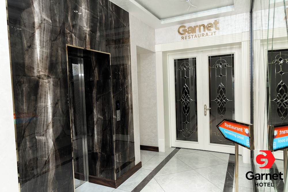 Garnet Hotel