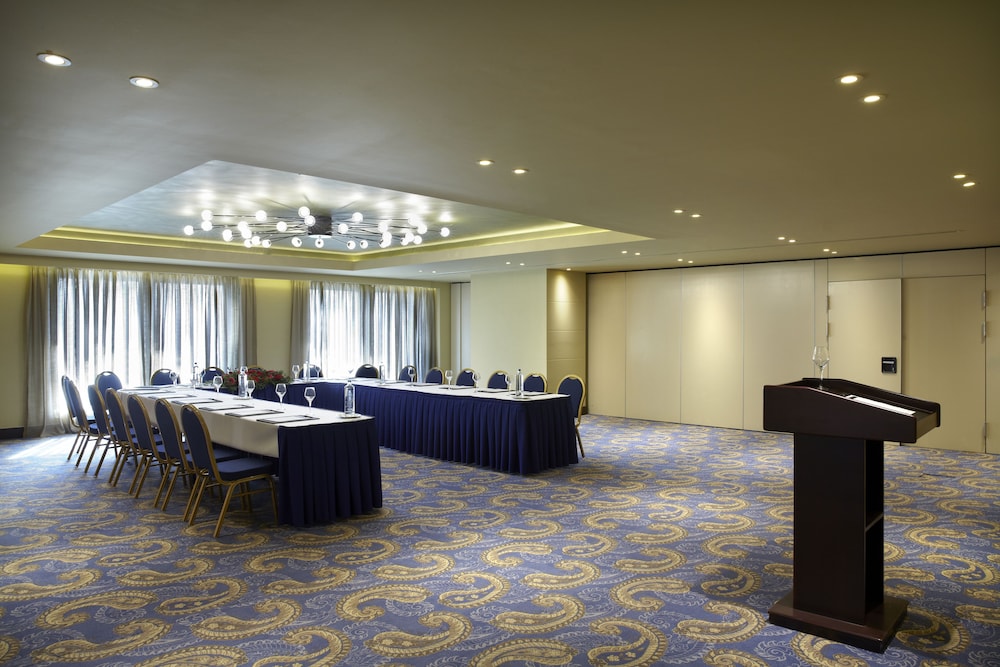 Zeus Wyndham Grand Athens
