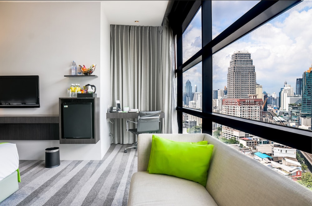 Holiday Inn Bangkok Sukhumvit by IHG