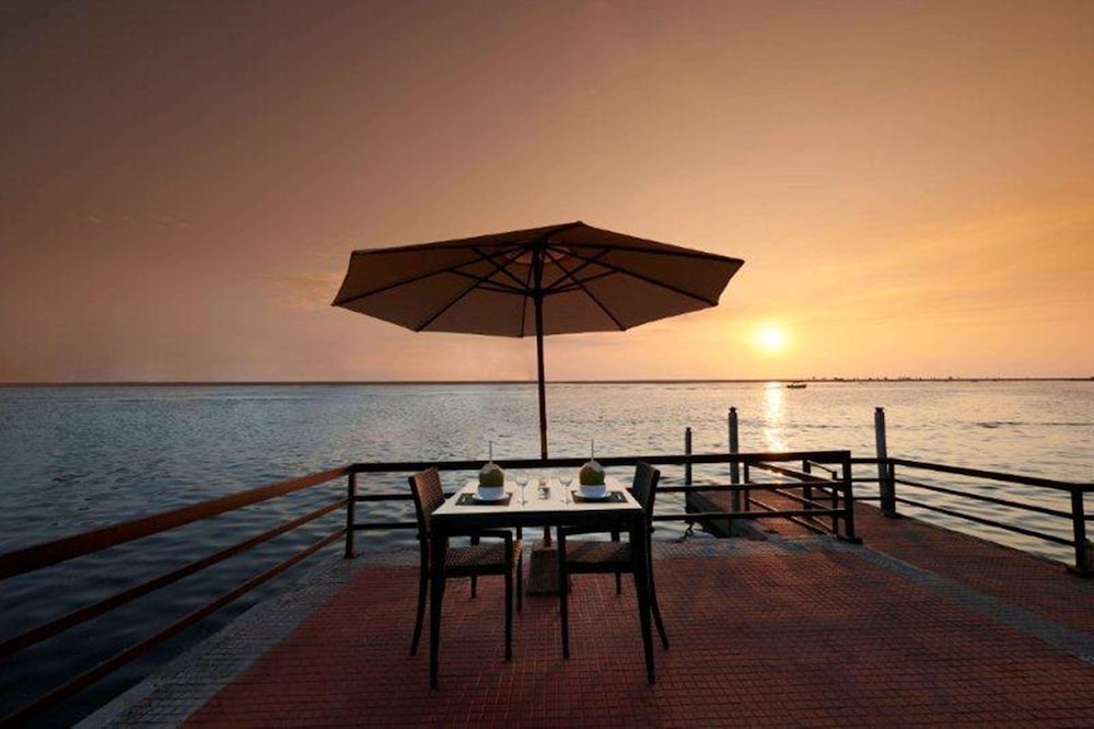 Estuary Sarovar Portico