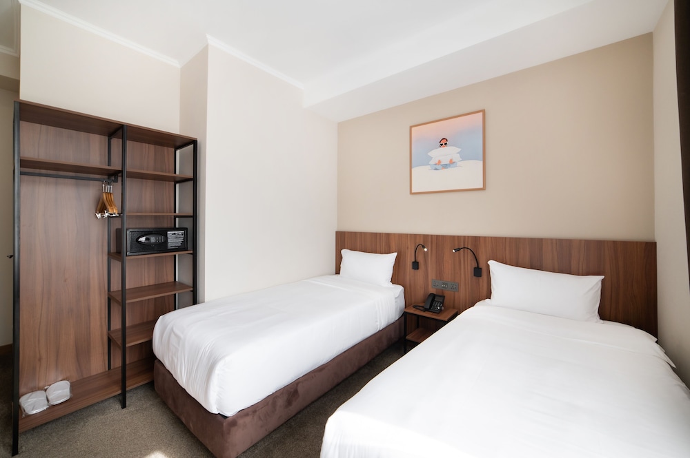 Freedom hotel