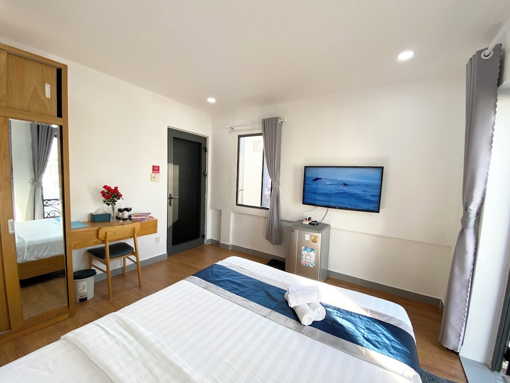 Home Away Minh Khai