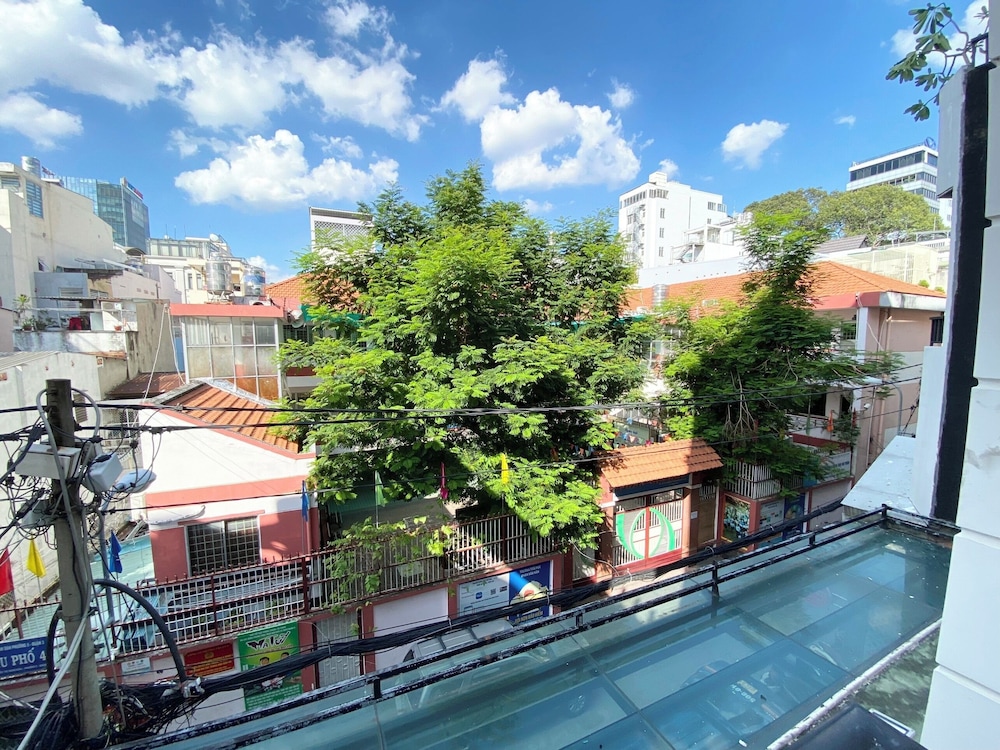 Home Away Minh Khai