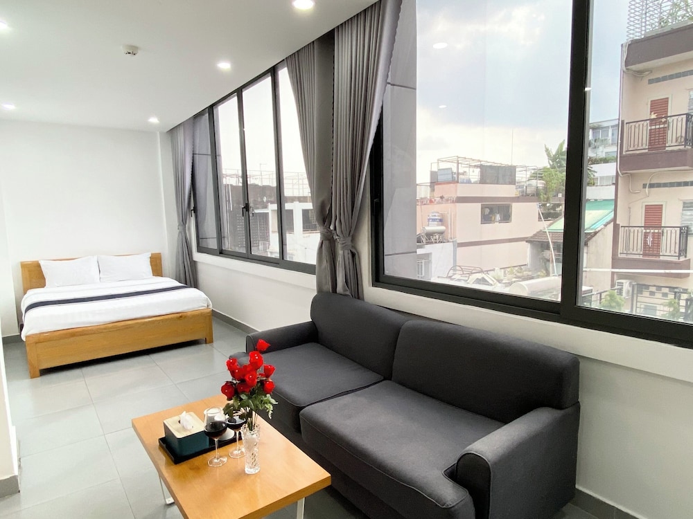 Home Away Minh Khai
