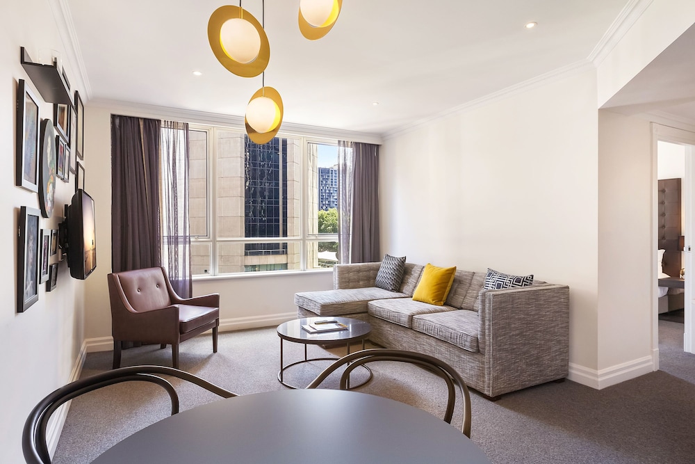 Mantra 2 Bond Street Sydney