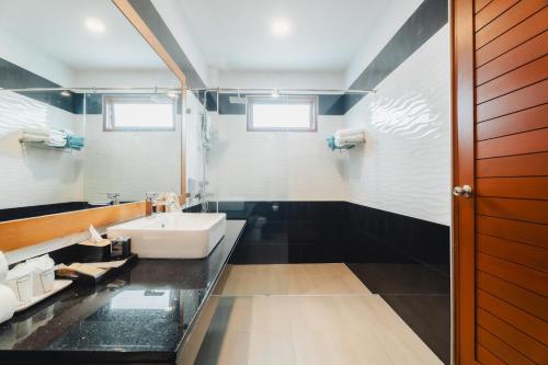 Bangtao Boutique Villa