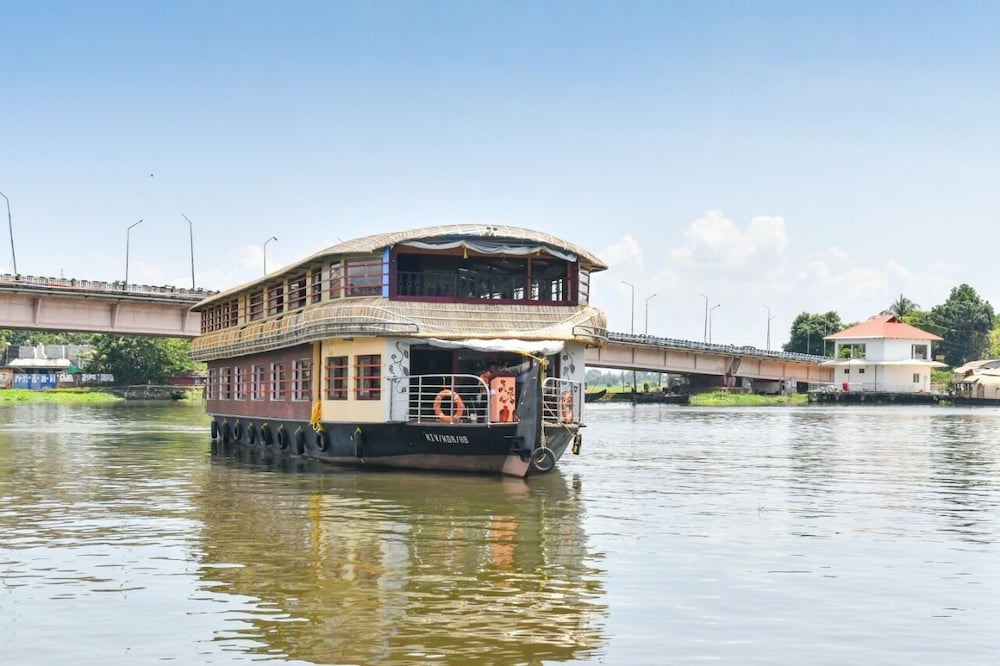 Sreekrishna Houseboats