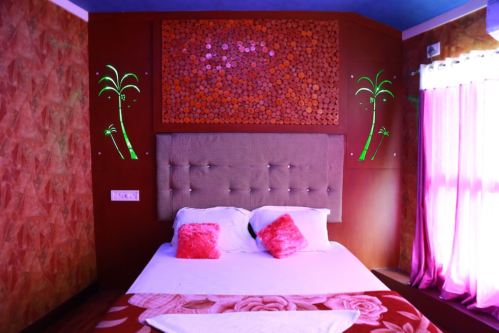Sreekrishna Houseboats