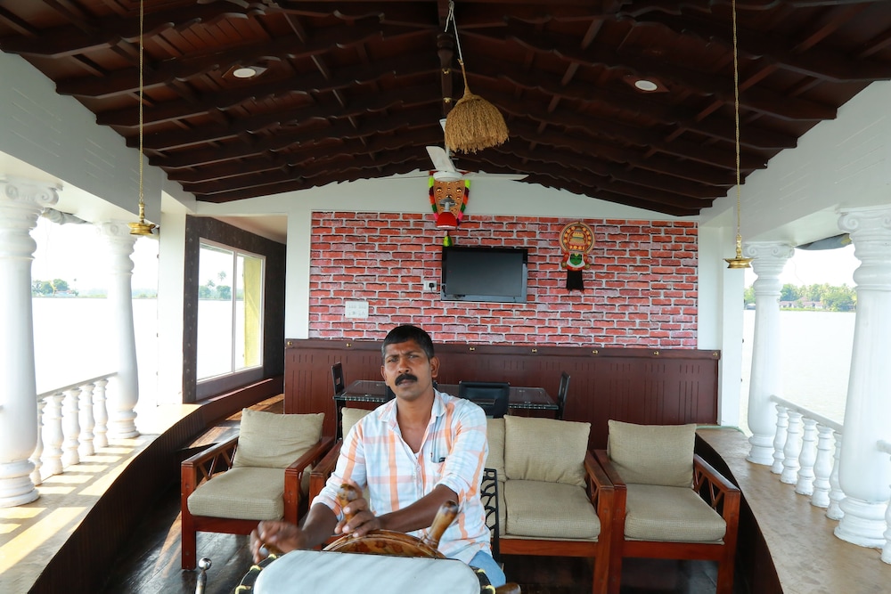 Sreekrishna Houseboats