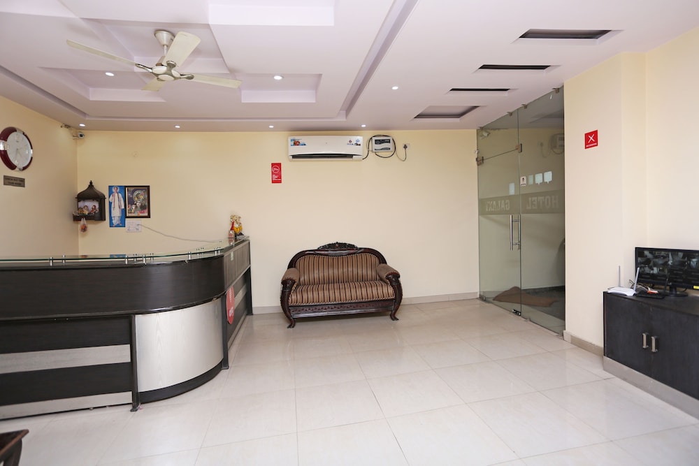 OYO 8462 Hotel Galaxy