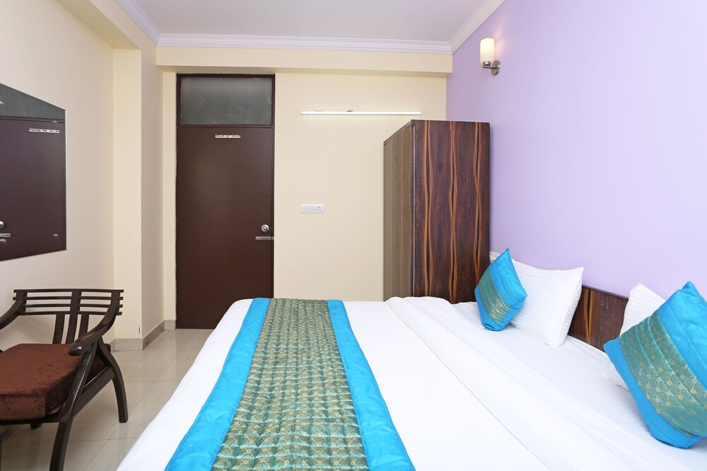 OYO 8462 Hotel Galaxy