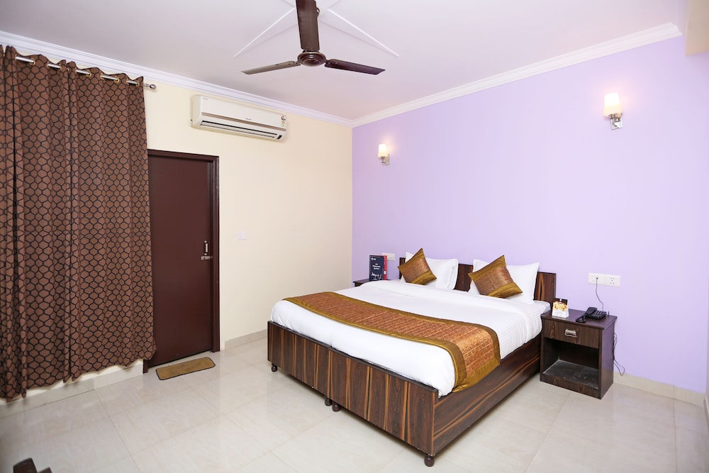 OYO 8462 Hotel Galaxy