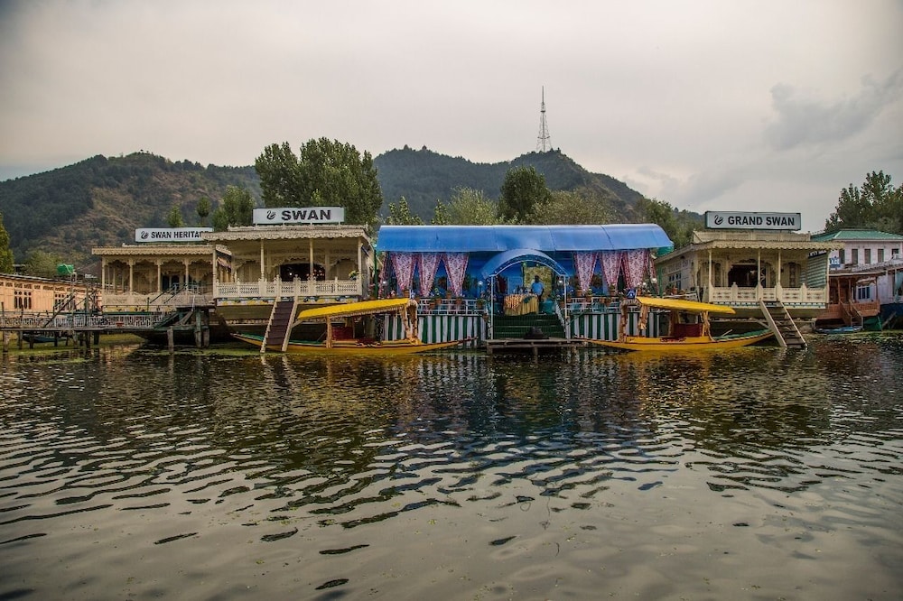 Swan Group of Houseboat