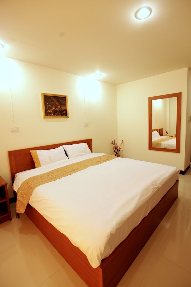 Rafael Mansion Bangkok Aiport