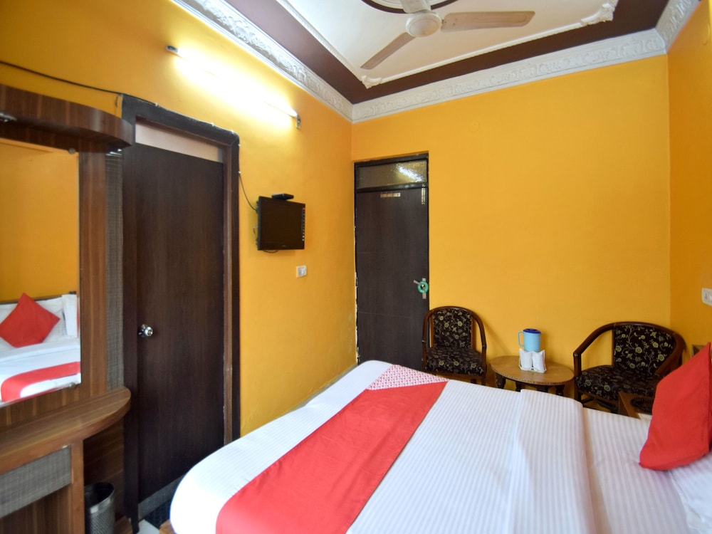 OYO 11637 Hotel Novelty