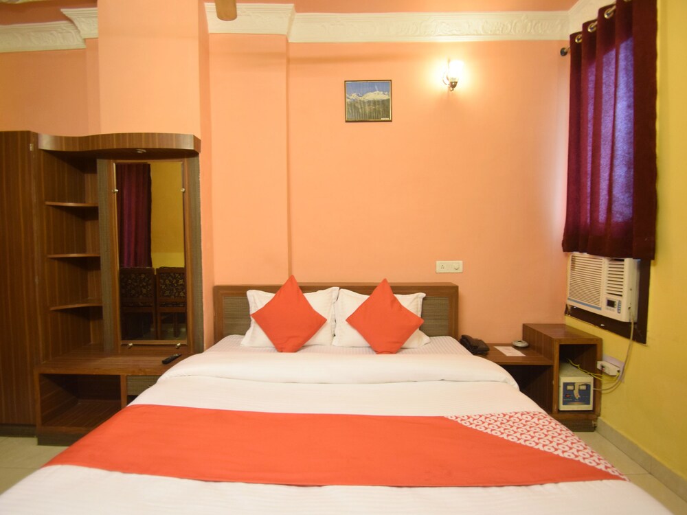 OYO 11637 Hotel Novelty