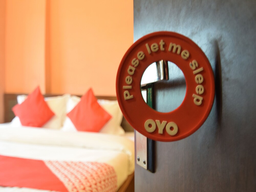 OYO 11637 Hotel Novelty