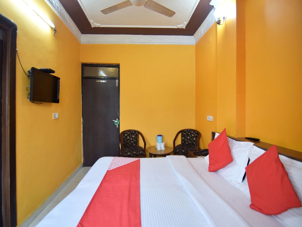 OYO 11637 Hotel Novelty