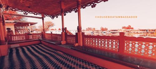 Houseboat Ambassador