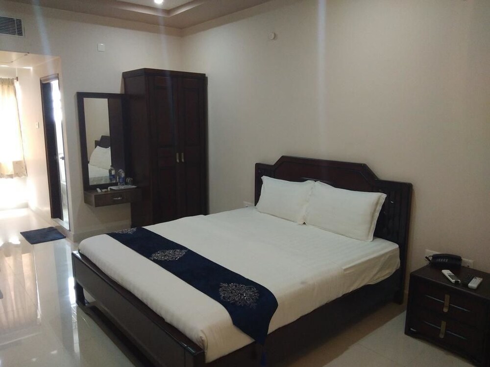 Hotel JNR Grand