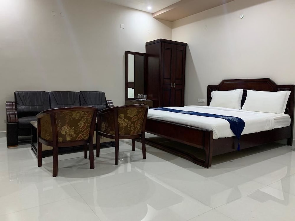 Hotel JNR Grand