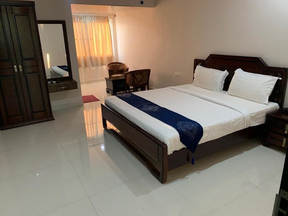 Hotel JNR Grand