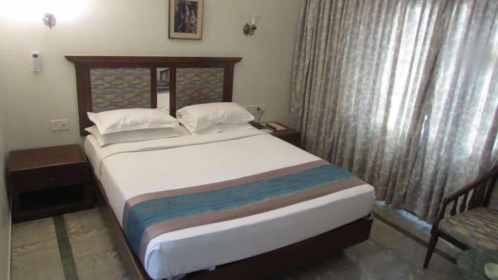 Hotel Sovereign Grand