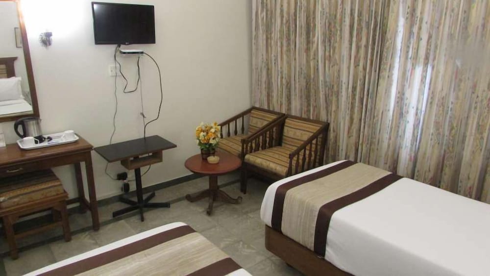 Hotel Sovereign Grand
